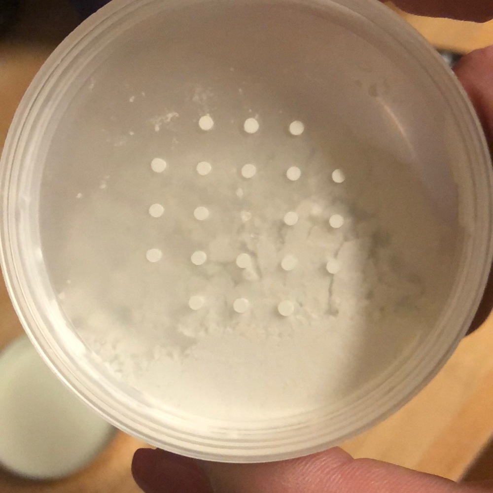 Translucent Powder - Picture 3 of 3